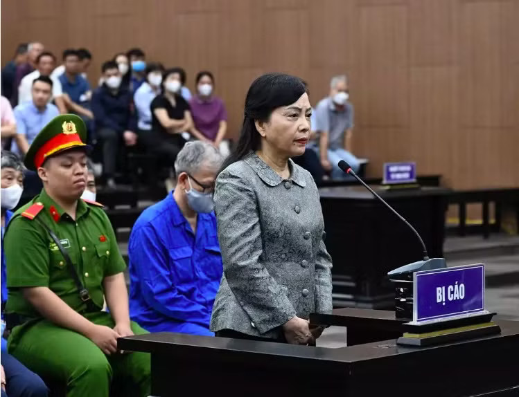 Cựu Bộ trưởng Nguyễn Thị Kim Tiến tại tòa sơ thẩm. Hôm nay, xem xét kháng cáo xin hưởng án treo của cựu Bộ trưởng Nguyễn Thị Kim Tiến - Ảnh 1.