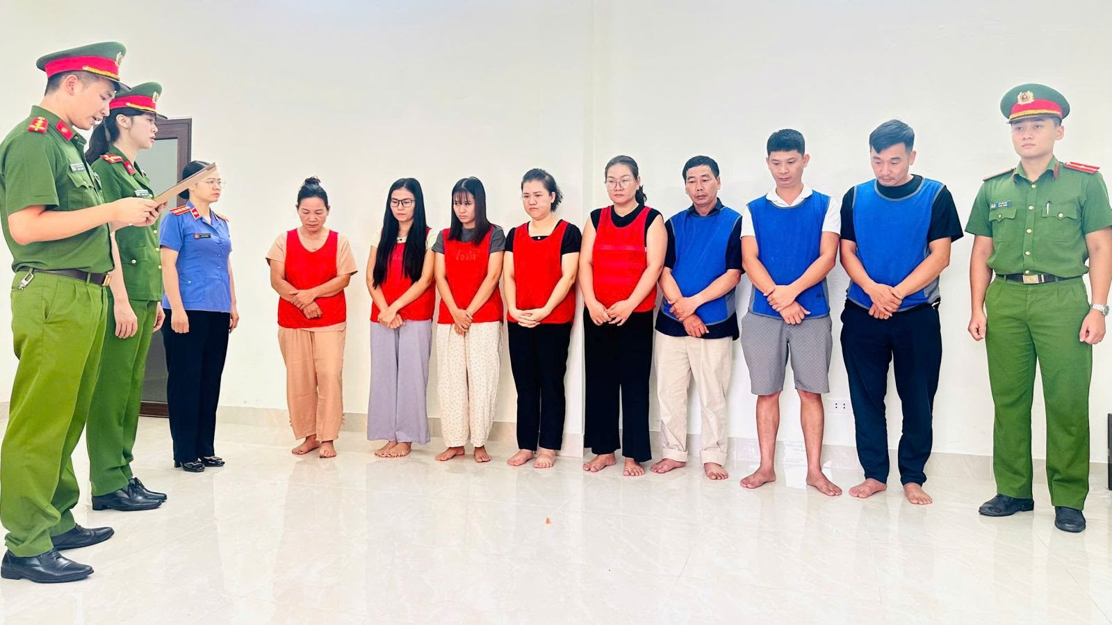Công ty Nghệ sĩ Quyền Linh liên quan gì đường dây 20 triệu sản phẩm mỹ phẩm giả vừa bị triệt phá?
