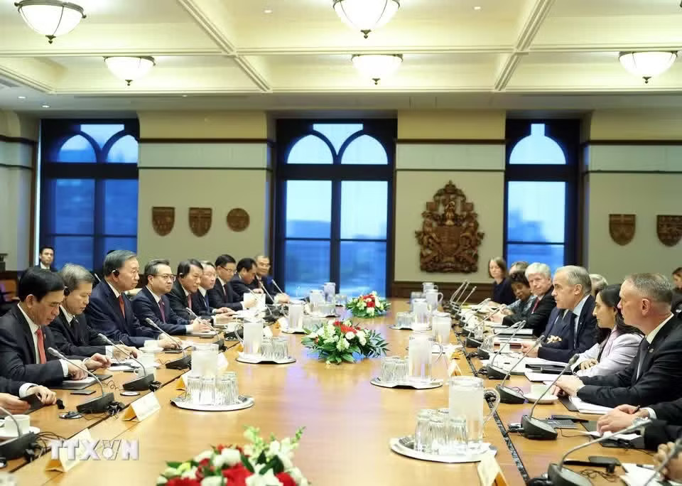 Tổng Bí thư, Chủ tịch nước Tô Lâm hội đàm với Thủ tướng Canada Mark Carney. (Ảnh: Thống Nhất/TTXVN) Việt Nam - Canada nâng cấp quan hệ lên Đối tác chiến lược - Ảnh 4.