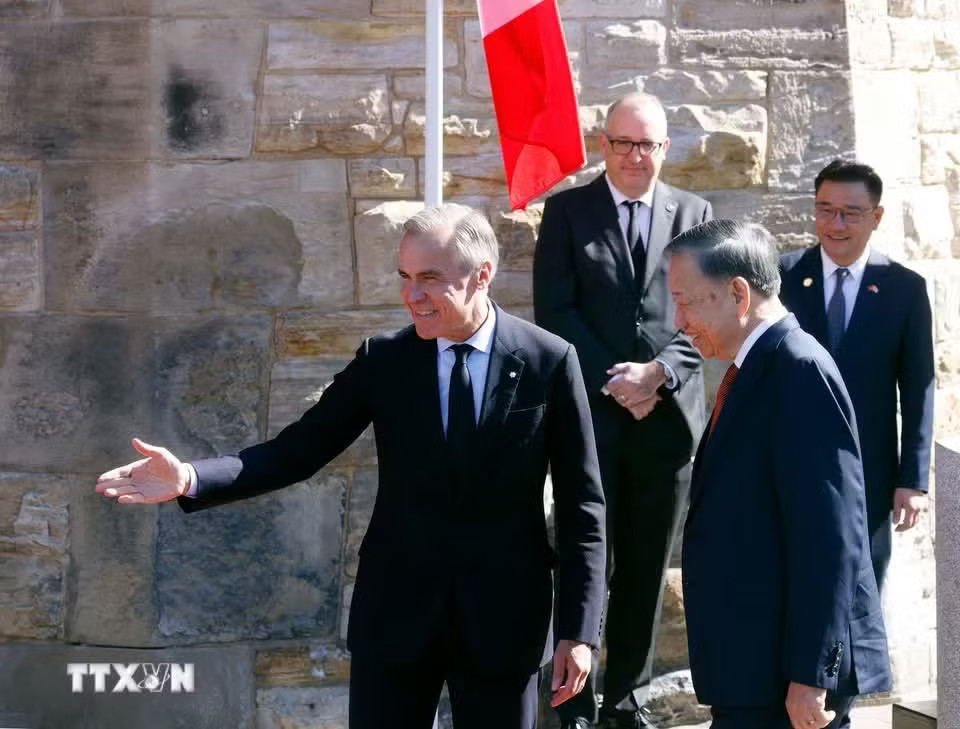 Thủ tướng Canada Mark Carney đón Tổng Bí thư, Chủ tịch nước Tô Lâm. (Ảnh: Thống Nhất/TTXVN) Việt Nam - Canada nâng cấp quan hệ lên Đối tác chiến lược - Ảnh 1.