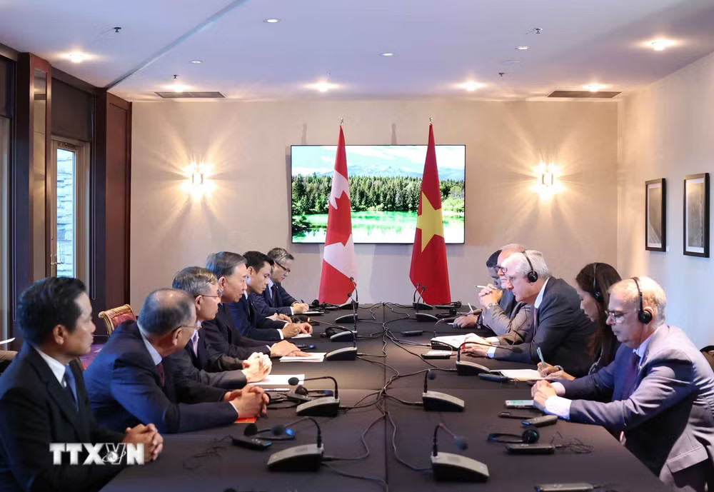 ttxvn_tong-bi-thu-chu-tich-nuoc-to-lam-tiep-mot-so-tap-doan-quy-dau-tu-lon-cua-canada-9050296-1.jpg.avif