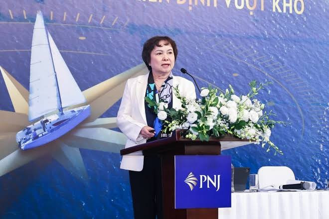 PNJ dự kiến lỗ 6.271 tỷ, người nhà Chủ tịch bán 34 triệu cổ phiếu: Dòng tiền hơn 1.200 tỷ đồng có thể đi đâu?