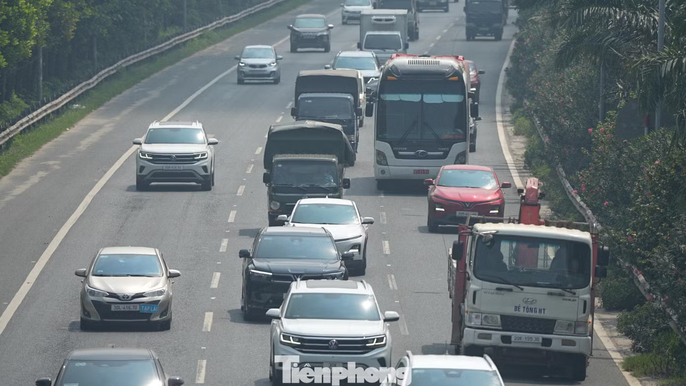 Học viên lái xe chỉ được đưa lên cao tốc sau khi đã có đủ kỹ năng, kinh nghiệm và đáp ứng các quy định mới của cơ quan quản lý. Ảnh: Tùng Đoàn. Sau văn bản của Bộ Xây dựng, nhiều trung tâm lái xe đổi tuyến cao tốc dạy thực hành - Ảnh 1.