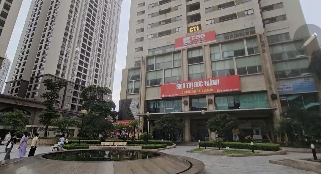 Hơn 1.800 căn hộ tại chung cư The Pride (phường Hà Đông, Hà Nội) đã được cấp sổ hồng, nhưng khoảng 100 căn còn lại vẫn “mắc kẹt” suốt hơn một thập kỷ. Ảnh: Đình Phong. Chung cư The Pride: Chủ đầu tư vi phạm 'đẩy' cả trăm căn hộ 'treo' sổ hồng suốt thập kỷ - Ảnh 1.