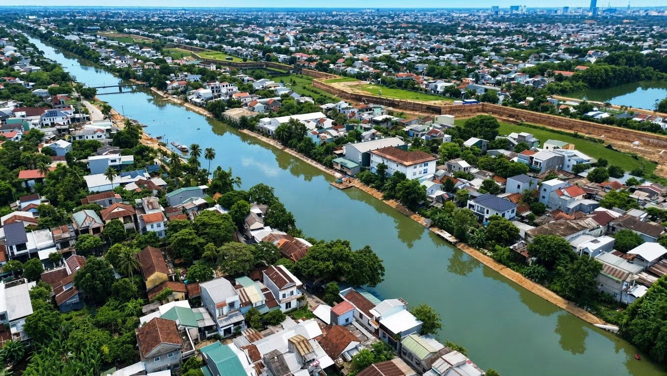 Kè kết hợp đường đi bộ ven sông An Hòa, thuộc hai phường Phú Xuân, Hóa Châu. Huế đầu tư gần 100 tỷ đồng xây thêm đường đi bộ kết hợp kè ven sông - Ảnh 1.