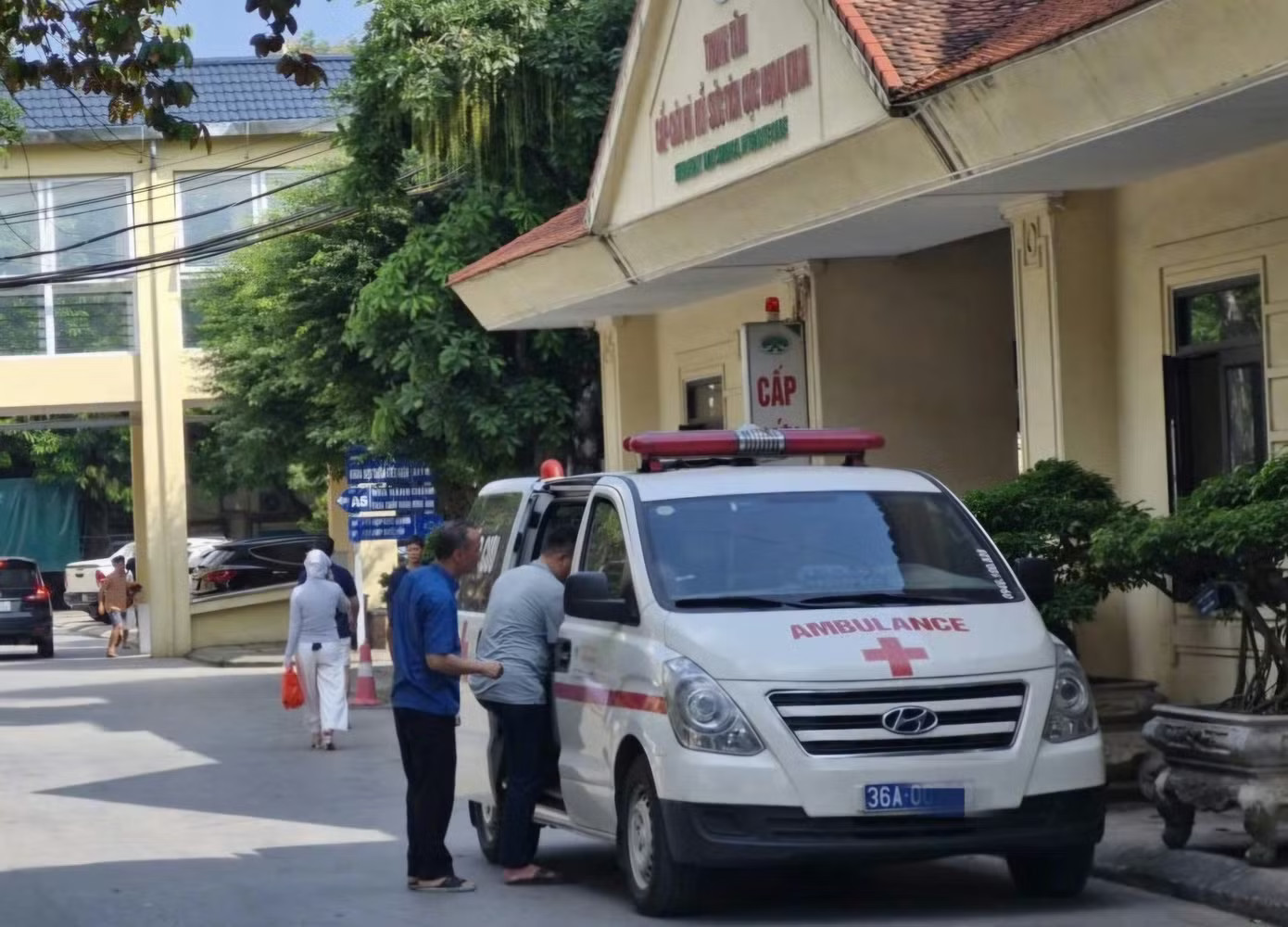 Yêu cầu xử lý ‘cò’ bệnh viện - Ảnh 1.