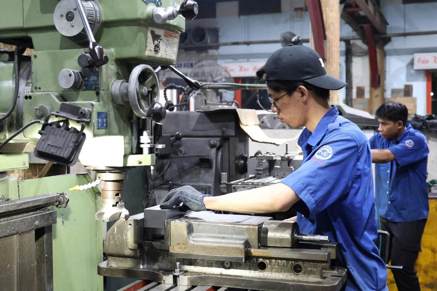 Cả nước đang bước vào giai đoạn sắp xếp, tổ chức lại các cơ sở giáo dục nghề nghiệp công lập, bao gồm các trường cao đẳng, trung cấp. TPHCM: Nhiều trường nghề mất tên, người học có bị ảnh hưởng? - Ảnh 1.