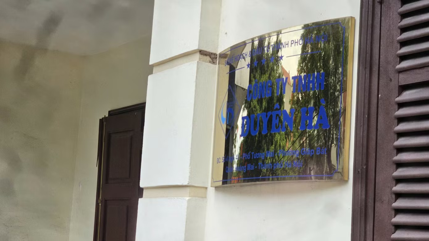 Công ty TNHH Duyên Hà bị cấm tham gia đấu giá quyền sử dụng đất 18 tháng sau vụ bỏ cọc khu đất xây khách sạn 5 sao tại 18 Cao Bá Quát (phường Ba Đình). Ảnh: Đình Phong. Hà Nội cấm doanh nghiệp đấu giá sau vụ bỏ cọc khu 'đất vàng' - Ảnh 3.