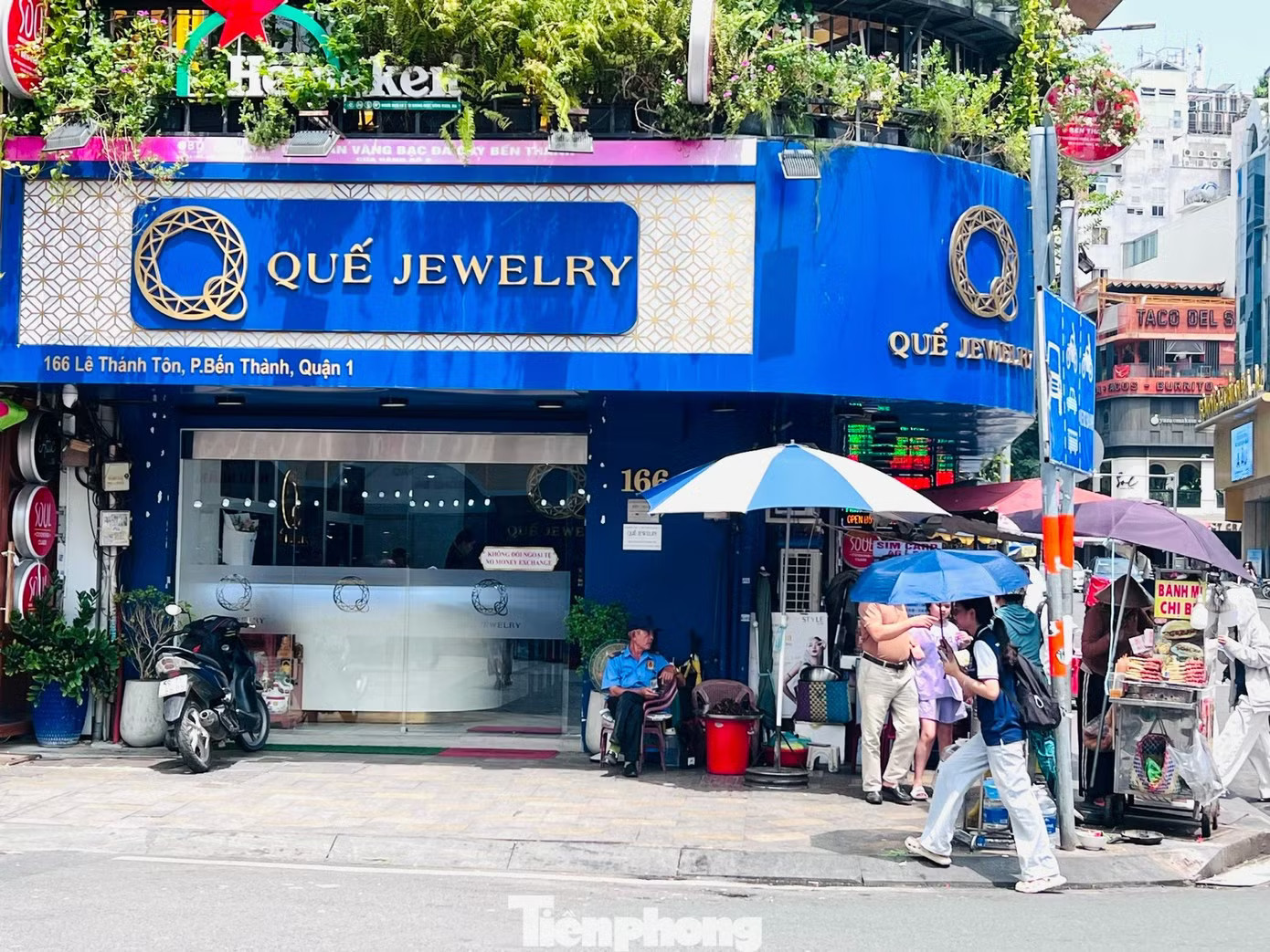 Quế Jewelry sau thời gian tạm ngưng hoạt động cũng đã mở cửa đón khách. Tiệm kim cương mở cửa, khách bán chờ cả năm mới được nhận tiền - Ảnh 2.