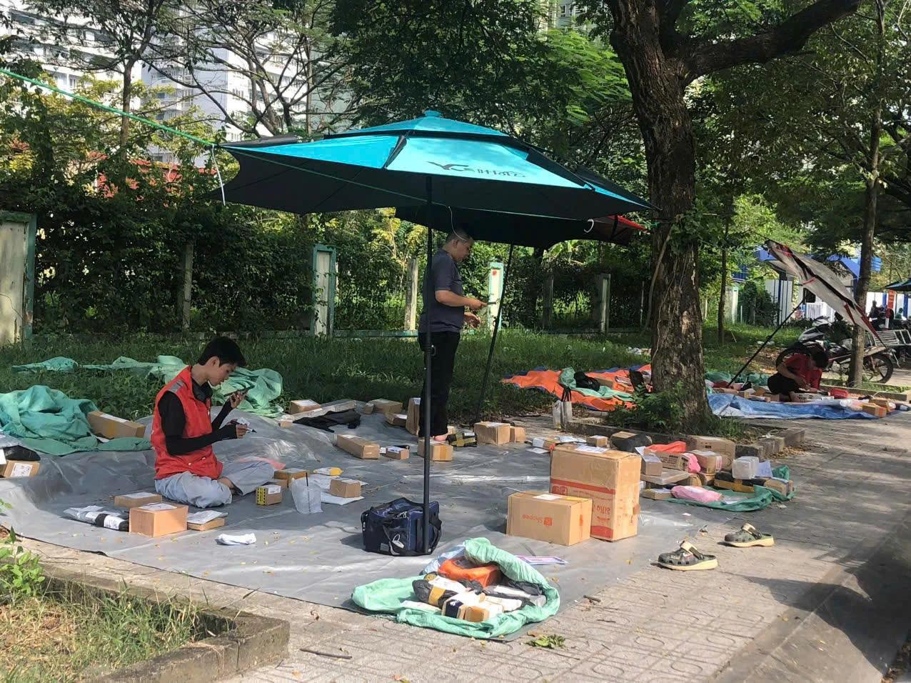 Người Việt chi gần 292.000 tỷ đồng mua hàng online trong nửa đầu năm, nhưng tiền đang chảy về ngày càng ít người bán