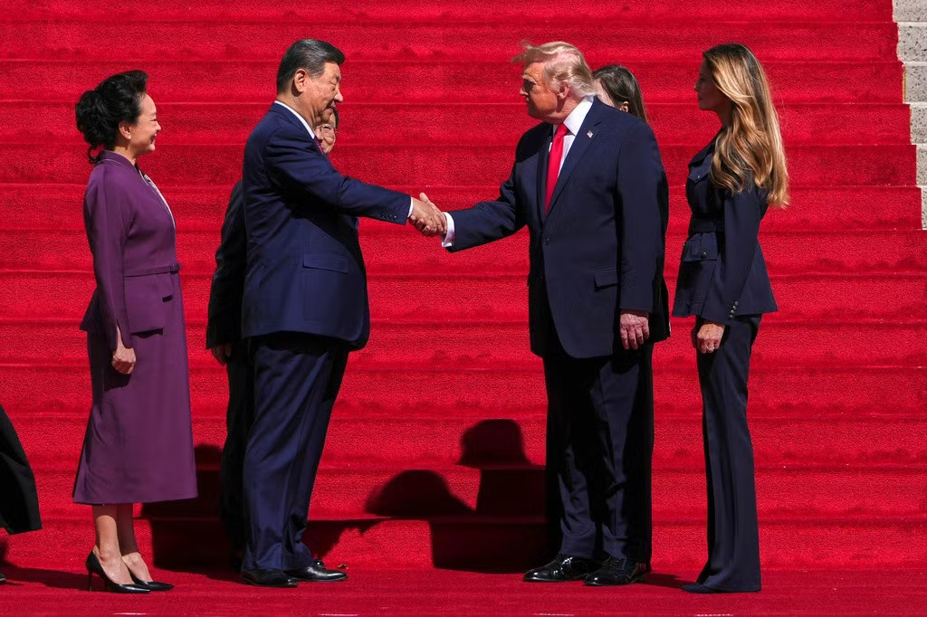 Tổng thống Mỹ Donald Trump và Chủ tịch Trung Quốc Tập Cận Bình thăm Bảo tàng Lưu trữ quốc gia ở Washington, ngày 25/9. (Ảnh: Reuters) Nhật Bản lo bị gạt ra ngoài sau thượng đỉnh Mỹ - Trung - Ảnh 1.