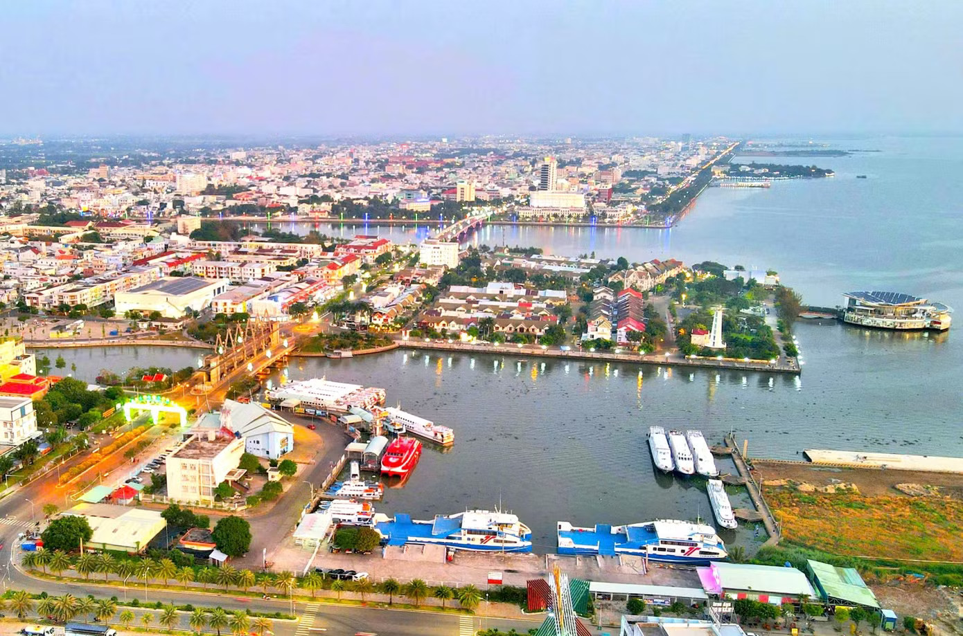 Đấu giá quyền khai thác 3 triệu m³ vật liệu ở biển An Giang - Ảnh 1.