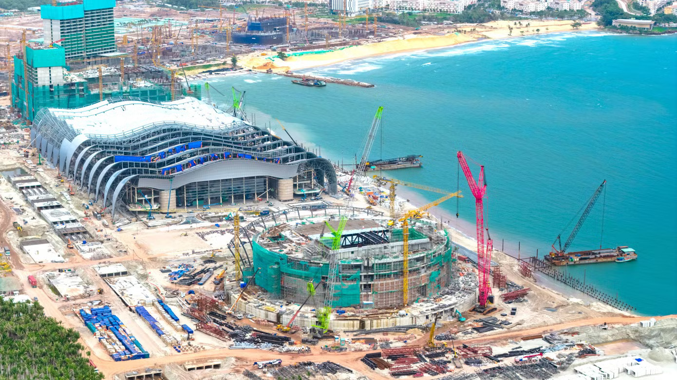 Phú Quốc đẩy nhanh tiến độ các công trình phục vụ APEC 2027. Áp dụng 'luồng xanh' với dự án APEC, xử lý hồ sơ không quá 1 ngày - Ảnh 1.