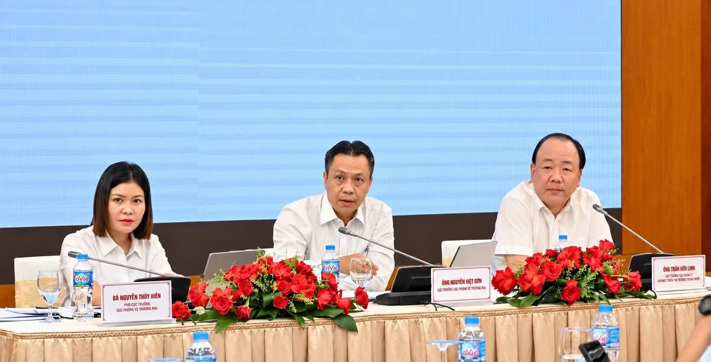 Đại diện Bộ Công Thương thông tin tại Hội nghị. Ảnh :Thy Thảo. Tự định giá xăng dầu: Doanh nghiệp lo bị đầu mối chi phối - Ảnh 3.