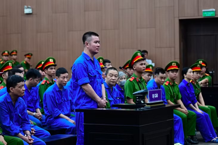 Bị cáo Lê Văn Đông. Chồng ‘bà trùm’ khai cách trốn khỏi Viện Pháp y tâm thần Trung ương - Ảnh 1.
