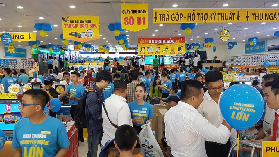 Gần 33.000 nhân sự vận hành 'cỗ máy' 75.900 tỷ đồng: Điện Máy Xanh (DMX) kiểm soát hệ thống bán lẻ ra sao?