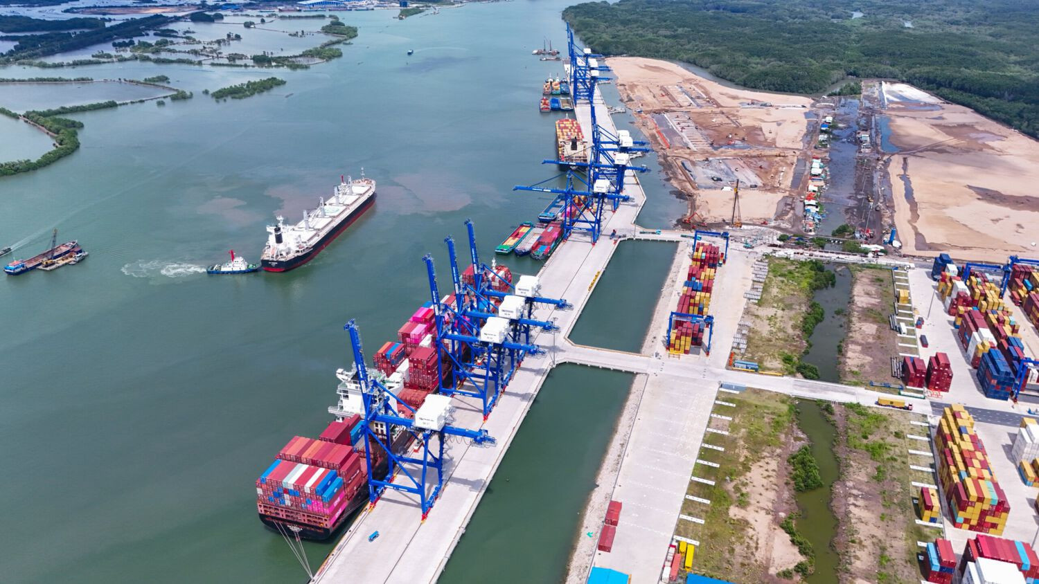 Tập đoàn 1,2 triệu tỷ đồng của Việt Nam bất ngờ bỏ phiếu phản đối toàn bộ 8 tờ trình ĐHCĐ một doanh nghiệp