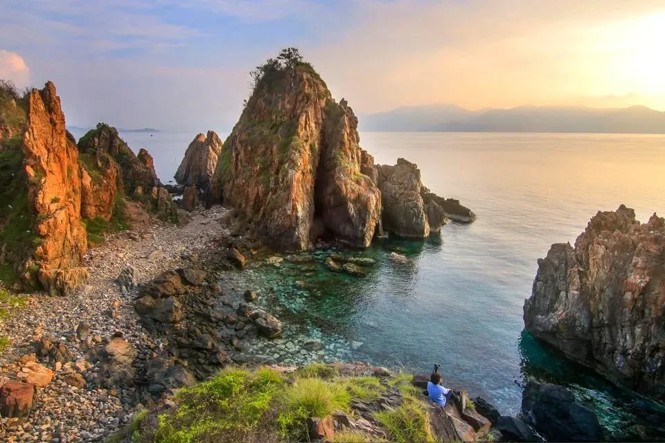 Gần Nha Trang, nằm ngay phía nam trên bờ biển của Đảo Cá Voi, Việt Nam. Getty