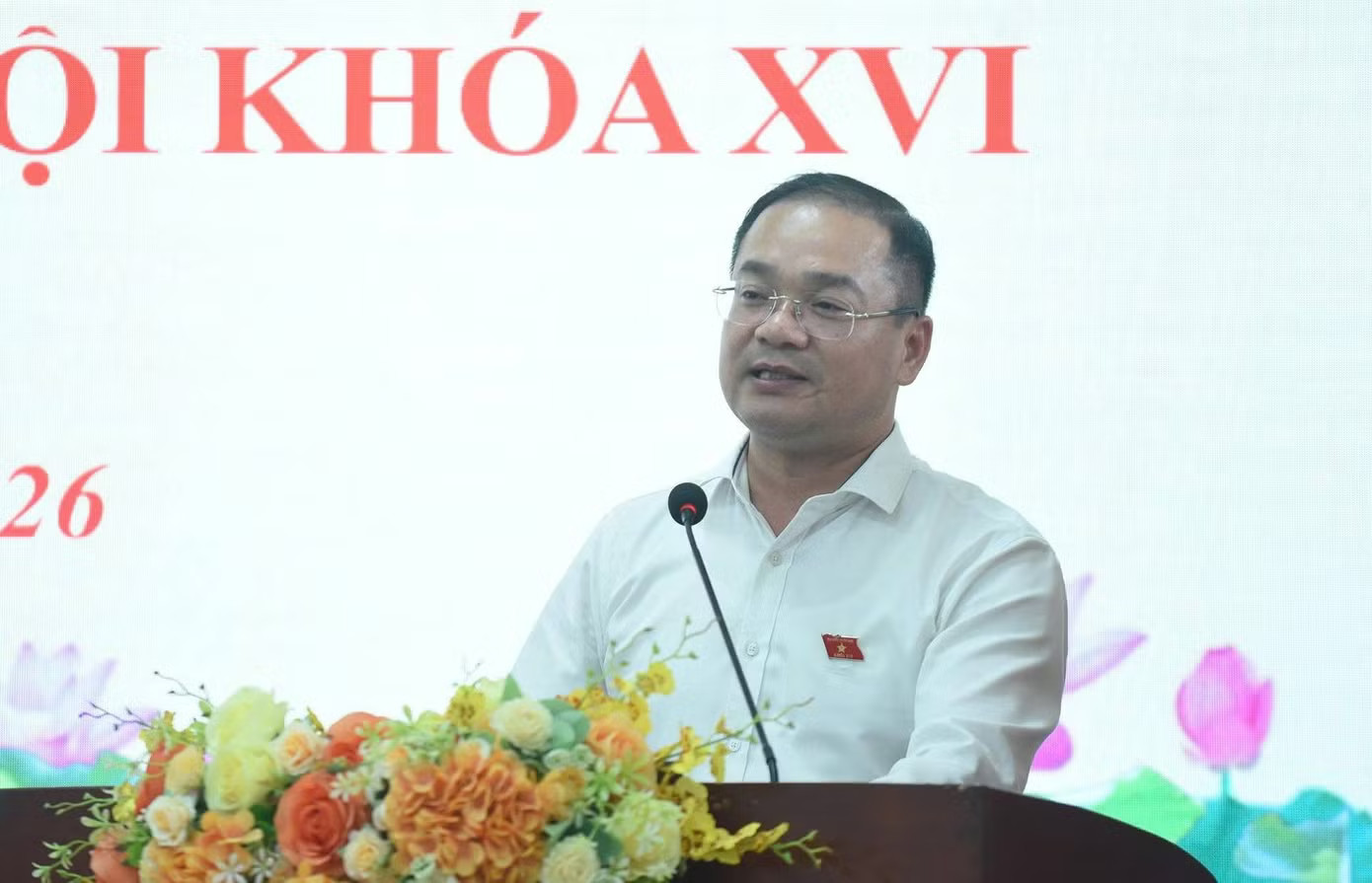 ĐBQH Nguyễn Ngọc Việt thông tin với cử tri về dự kiến chương trình Kỳ họp thứ 2 Quốc hội khóa XVI. Ảnh: T.A. Giám đốc Sở Giáo dục Hà Nội: Việc tổ chức suất ăn bán trú đang ổn định hơn - Ảnh 1.