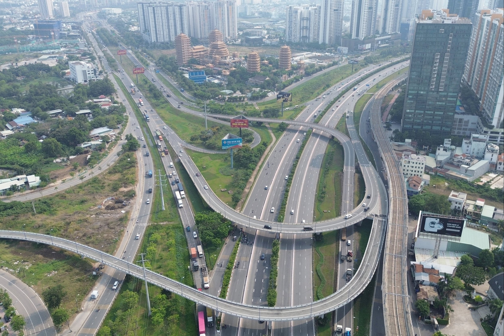 Một ngân hàng được dự báo hưởng lợi từ gói tín dụng hạ tầng 500.000 tỷ đồng, nhờ lợi thế đặc biệt với doanh nghiệp quân đội