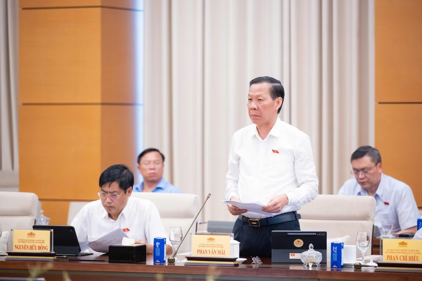 Chủ nhiệm Ủy ban Kinh tế và Tài chính Phan Văn Mãi tại phiên họp. (Ảnh: QH) Đề xuất bồi thường bằng đất ở, nhà ở tại chỗ cho người bị thu hồi đất - Ảnh 3.