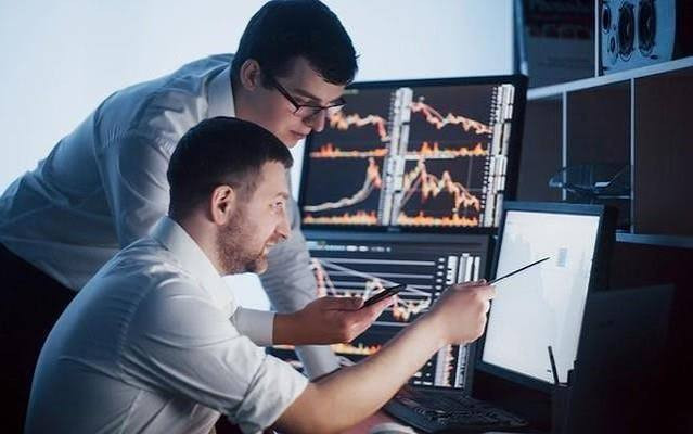 Khối ngoại bán ròng 3.300 tỷ toàn thị trường phiên 2/10, rút gần 11% vốn PNJ
