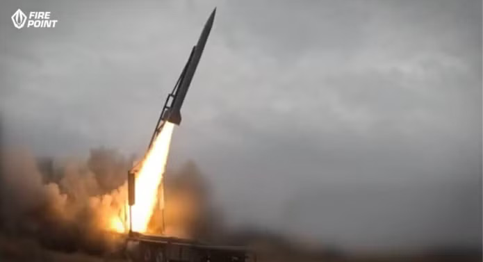 Ukraine lần đầu đưa tên lửa đạn đạo chiến thuật FP-7 vào thực chiến - Ảnh 1.