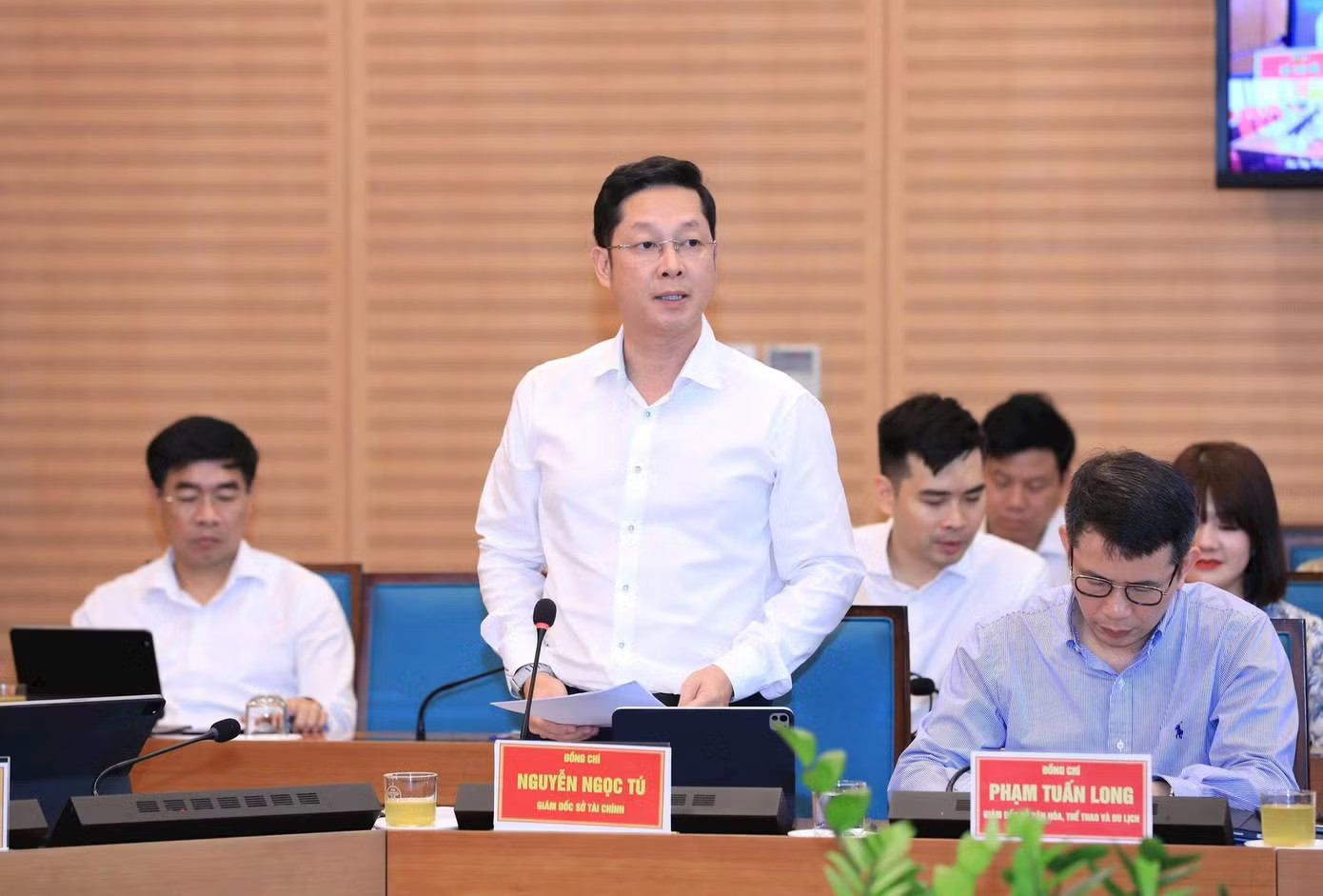 Giám đốc Sở Tài chính Hà Nội Nguyễn Ngọc Tú thông tin tại buổi làm việc Hà Nội: 26.000 doanh nghiệp tạm dừng hoạt động - Ảnh 1.