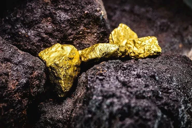 gold-1787115578523-17871155790531725493422.webp