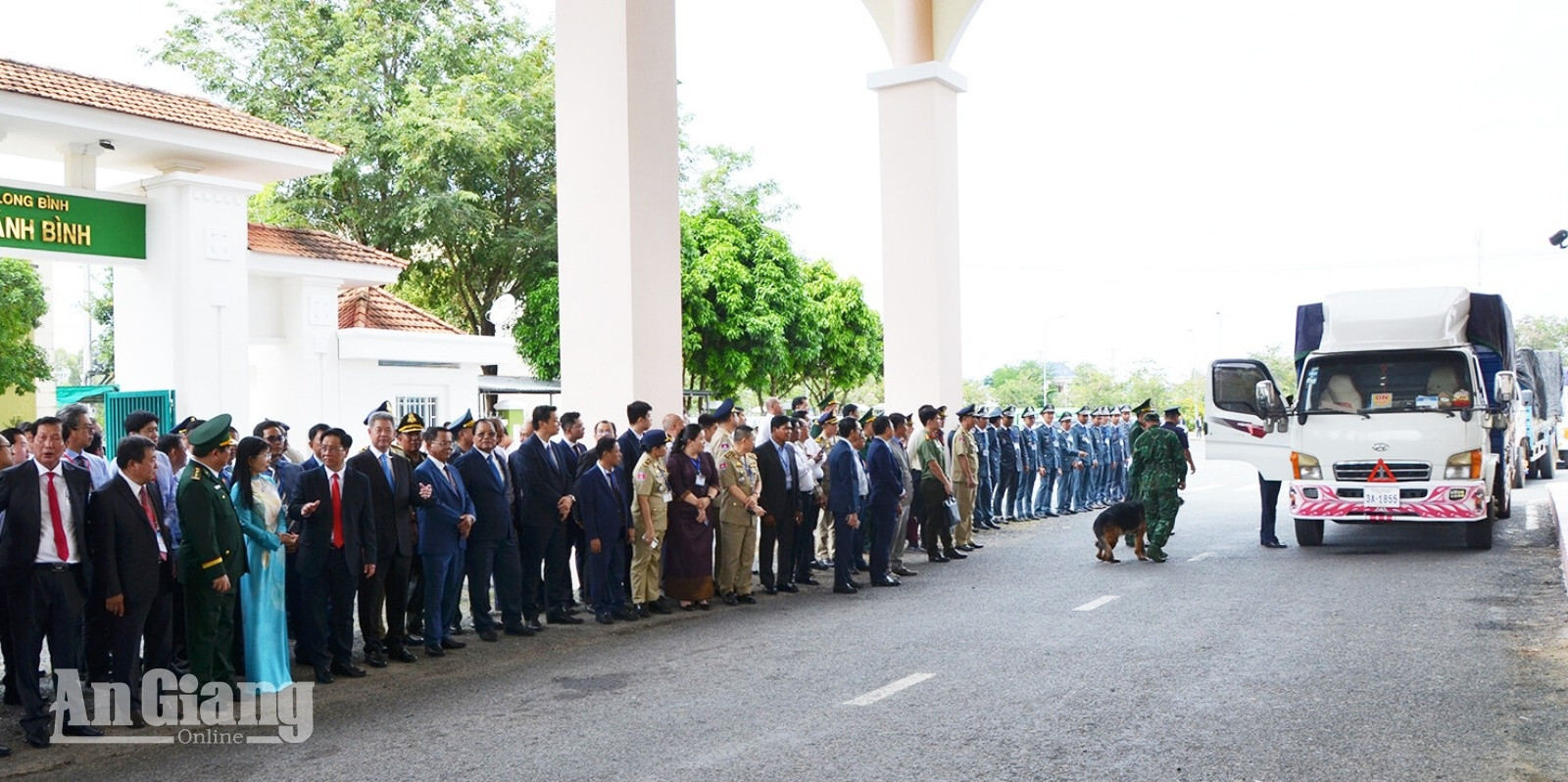 cua-khau-1.jpg