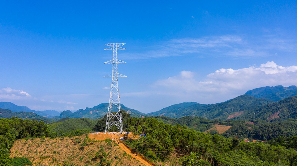 Dự án đường dây 500 kV Lào Cai - Vĩnh Yên được coi là công trình của tinh thần Việt Nam