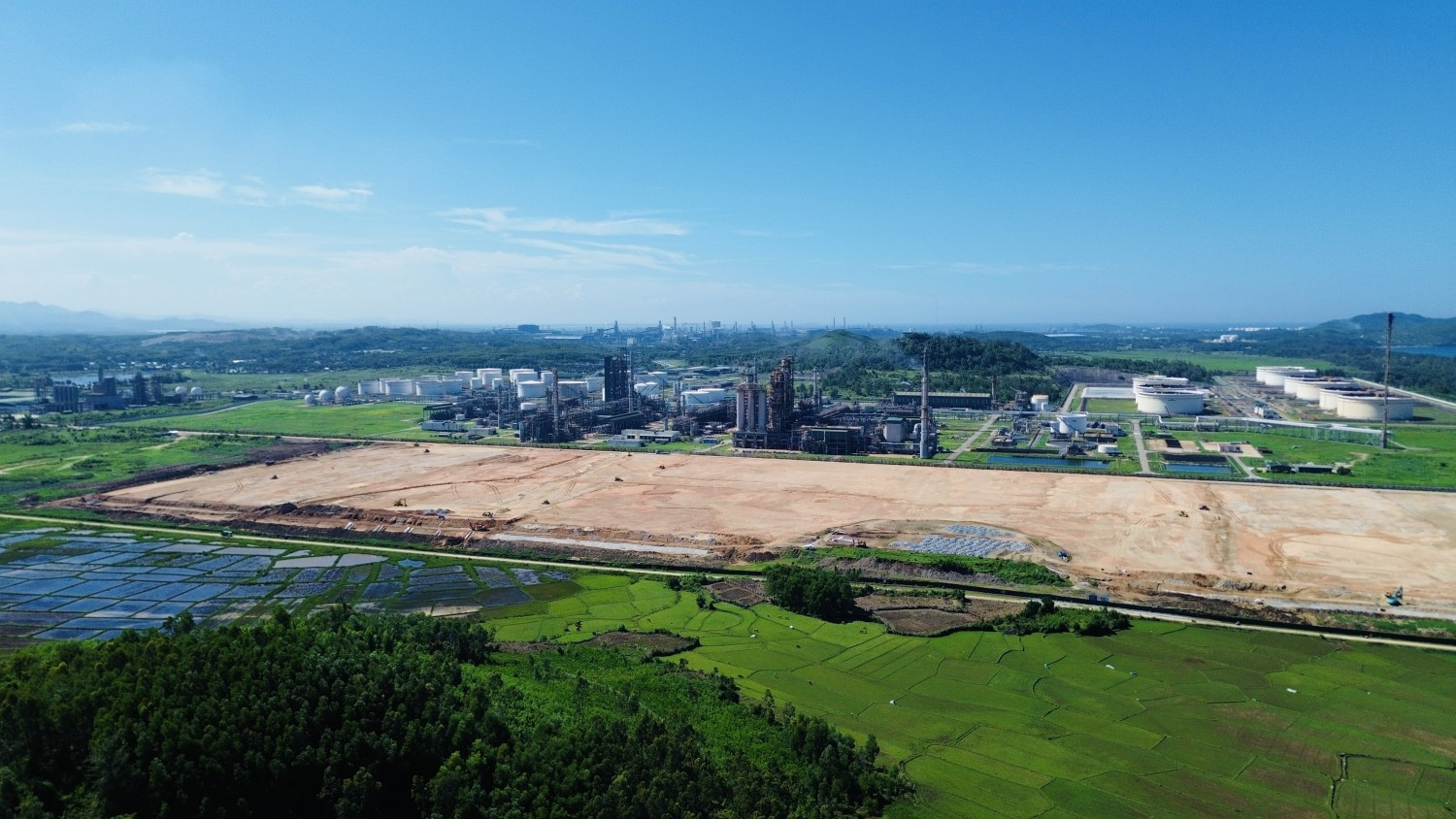 Khu vực triển khai xây dựng các phân xưởng công nghệ thuộc Dự án NCMR NMLD Dung Quất