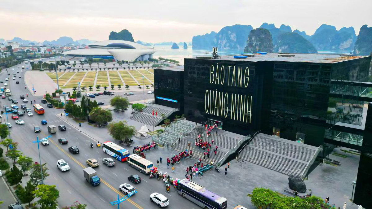 Quảng Ninh tăng trưởng GRDP 12,54%, dẫn đầu cả nước sau 9 tháng. Ảnh: Hoàng Dương. 12 địa phương tăng trưởng trên 10%: Vì sao không có Hà Nội, TPHCM? - Ảnh 1.