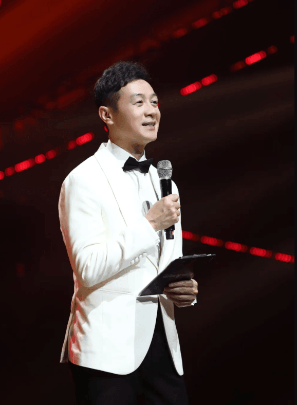 mc anh tuan 2