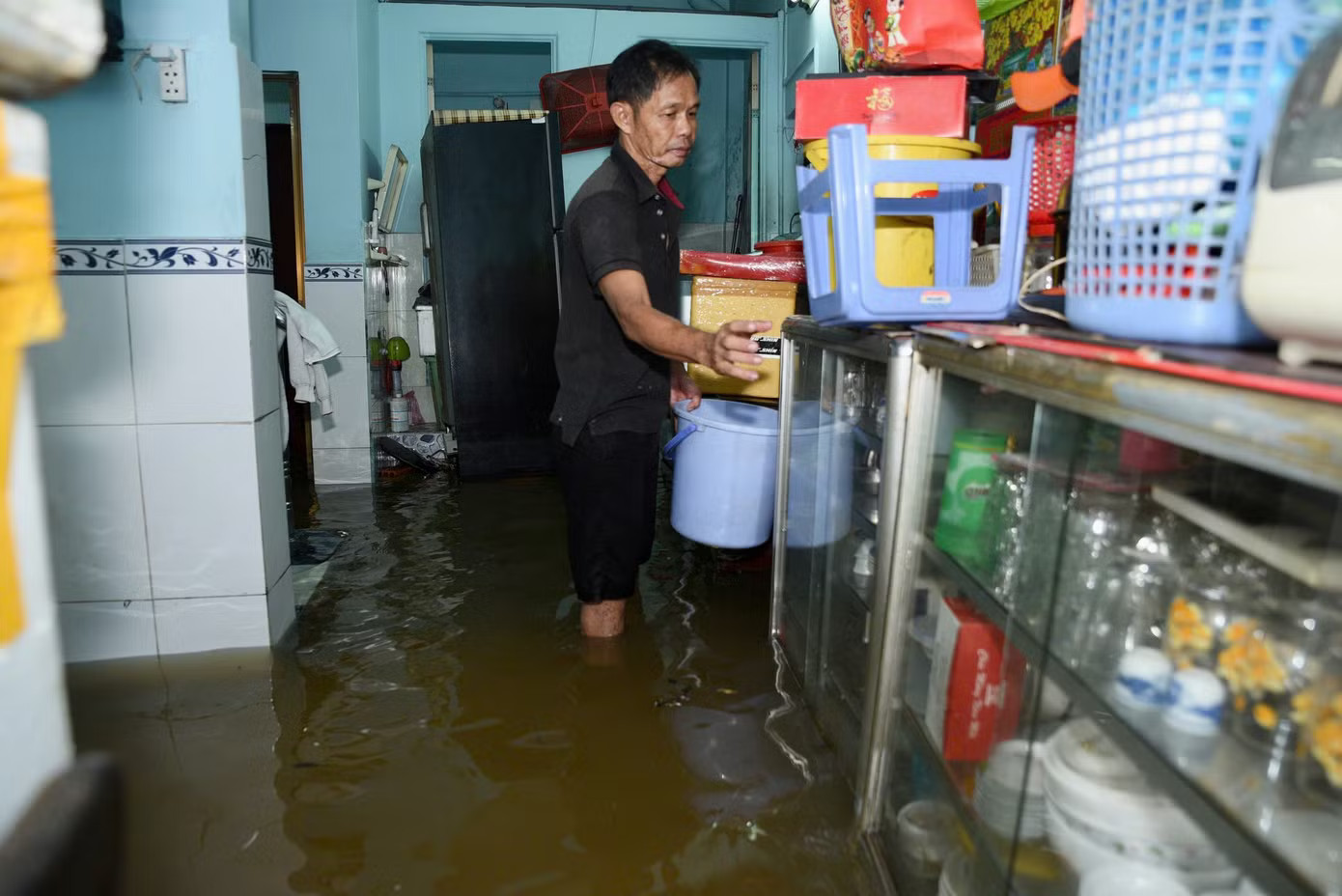 TPHCM khẩn cấp ứng phó mưa giông, đỉnh triều 'khủng' cuối tháng 10 - Ảnh 1.