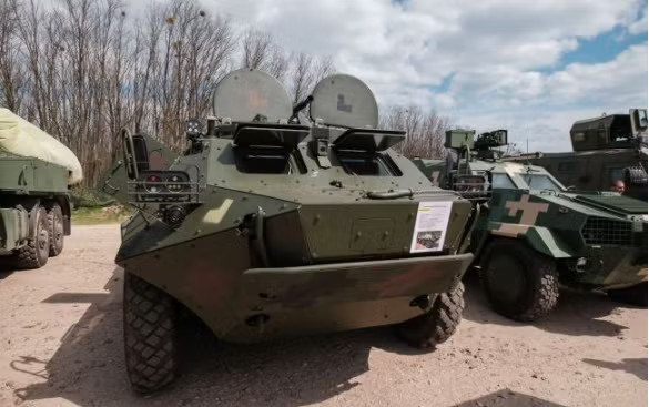 Một chiếc xe BTR-60 thời Liên Xô Sáng kiến giúp Ukraine đột phá phòng tuyến - Ảnh 1.