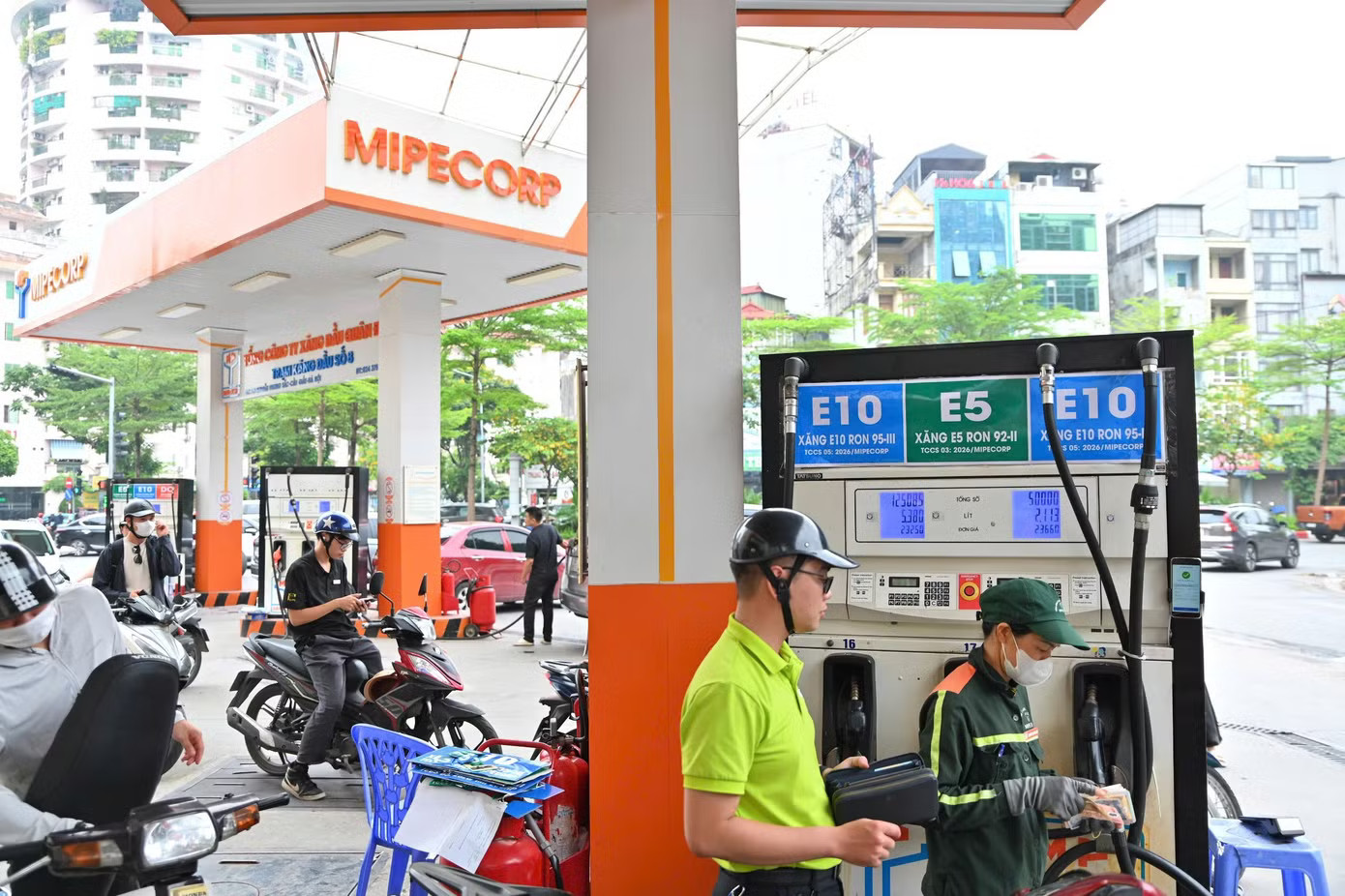 Dự thảo nghị định mới về kinh doanh xăng dầu có nhiều lỗ hổng cần vá? - Ảnh 1.
