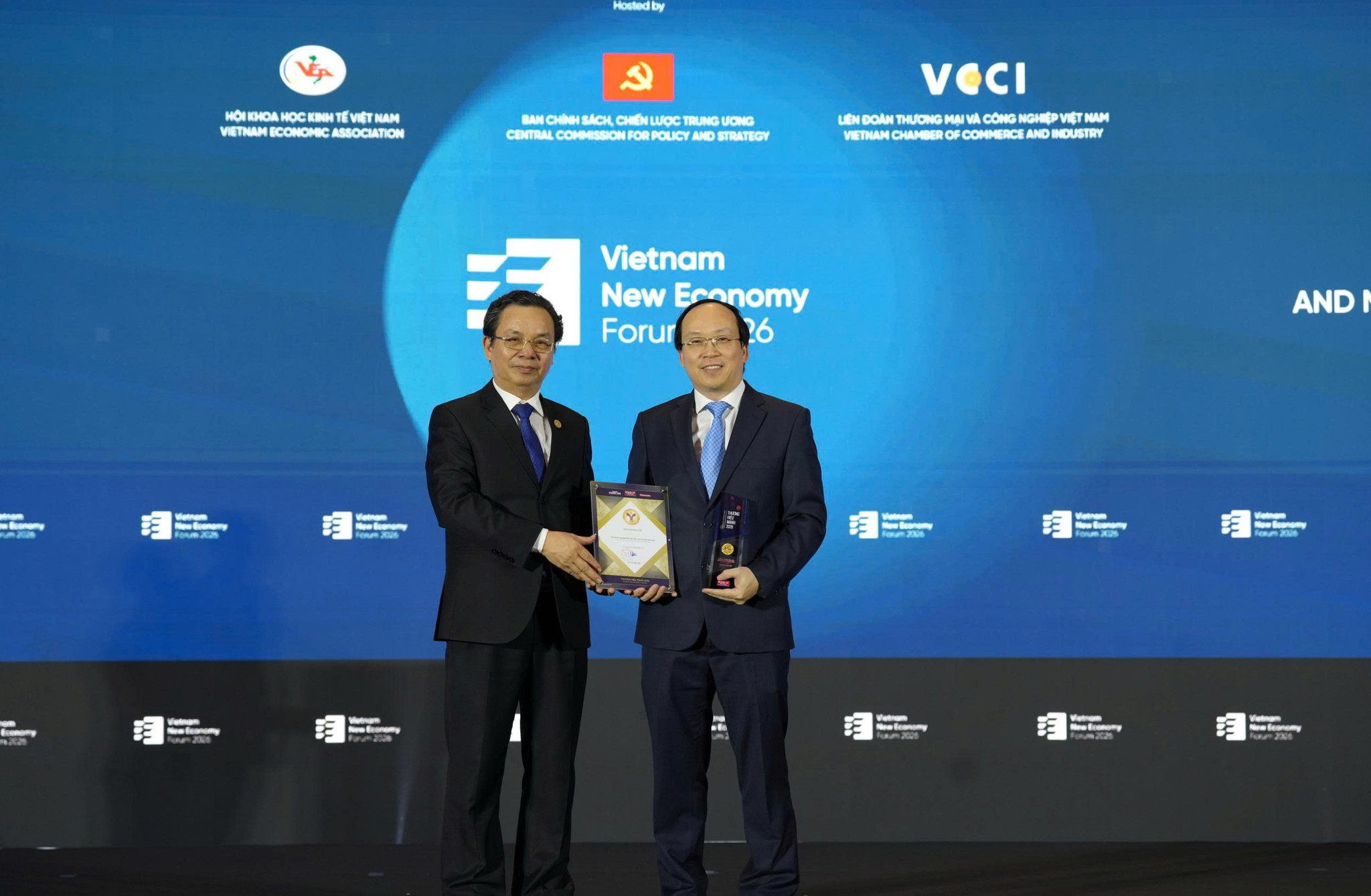 Bảo Việt được vinh danh Thương hiệu Mạnh năm 2026, thuộc Top 10 thương hiệu doanh nghiệp dẫn đầu khu vực kinh tế nhà nước