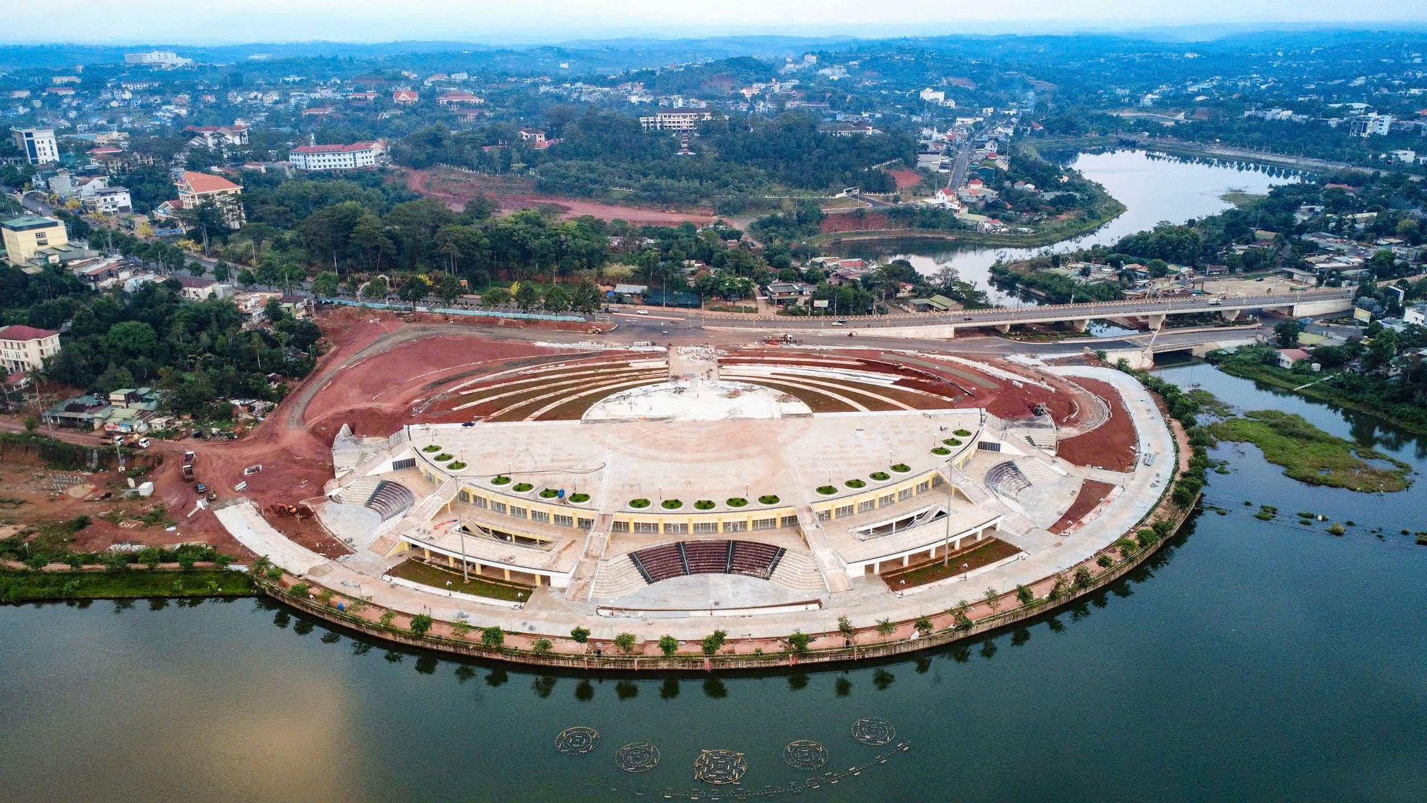 hoan-thanh-benh-vien-va-quang-truong-trung-tam-tai-gia-lai3 - Copy