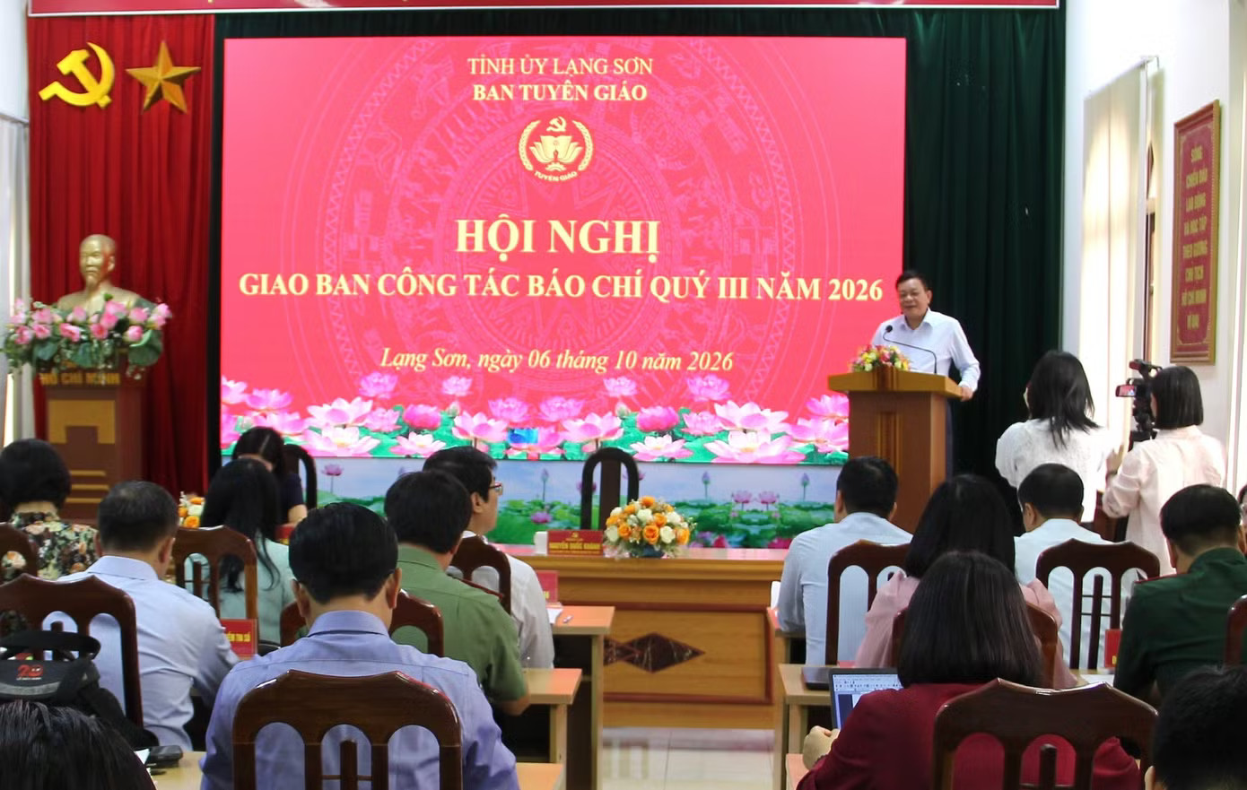 Hội nghị giao ban công tác báo chí quý III tỉnh Lạng Sơn, sáng 6/10. Thông quan cửa khẩu Lạng Sơn cao điểm tới 2.100 xe/ngày - Ảnh 1.