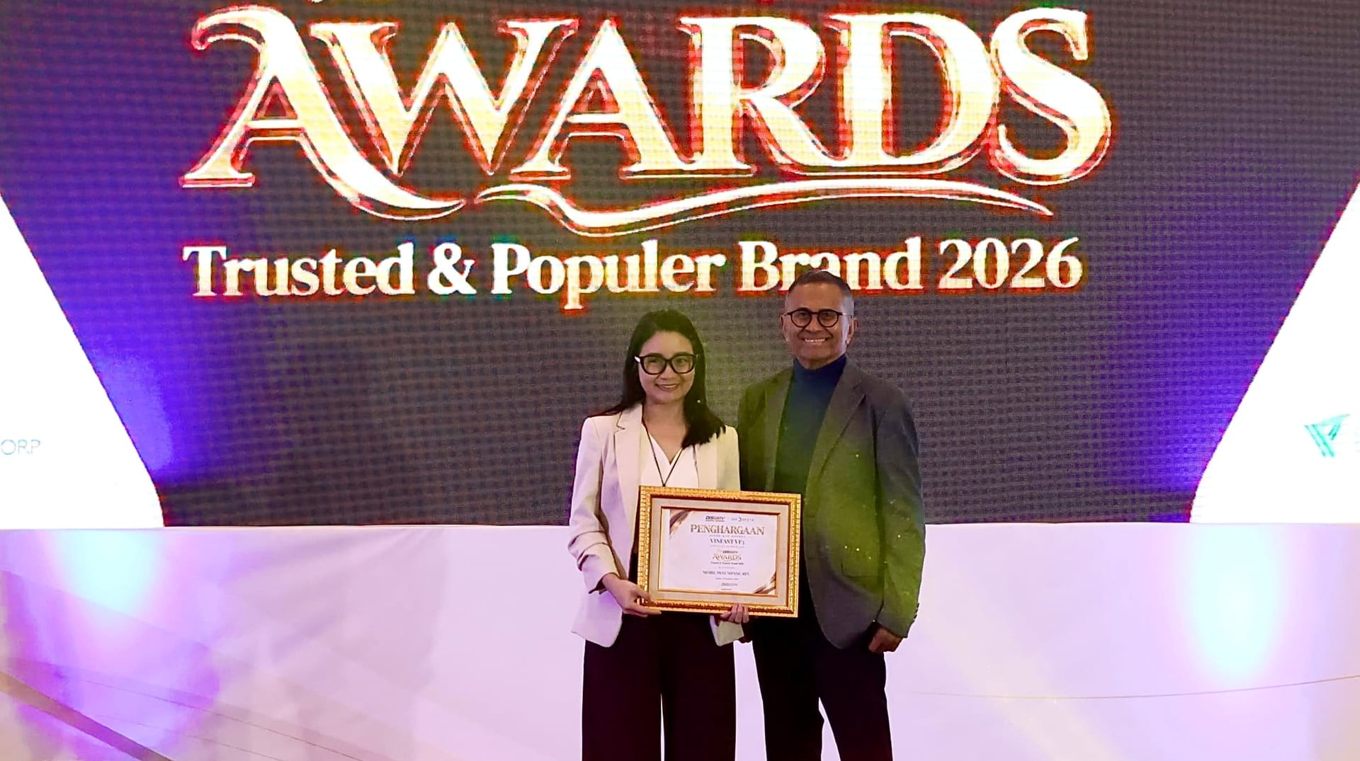 photo-1_vinfast-vf-3-duoc-trao-giai-thuong-hieu-tin-tuong-va-yeu-thich-disway-awards-2026_2.jpg