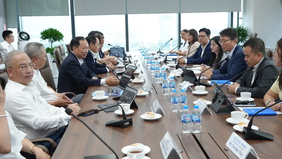doan-cong-tac-hiep-hoi-ngan-hang-viet-nam-tham-va-lam-viec-voi-mot-so-to-chuc-hoi-vien-tai-tp_6ac376da16eac.webp