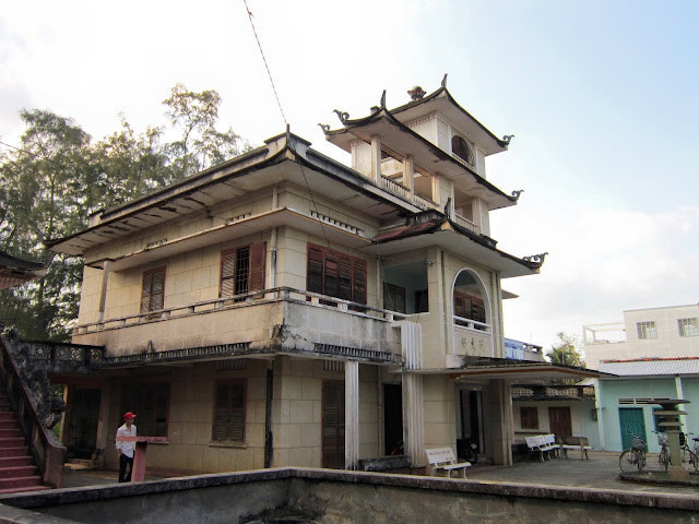 Chùa ông Hảo nay chỉ còn lại phế tích
