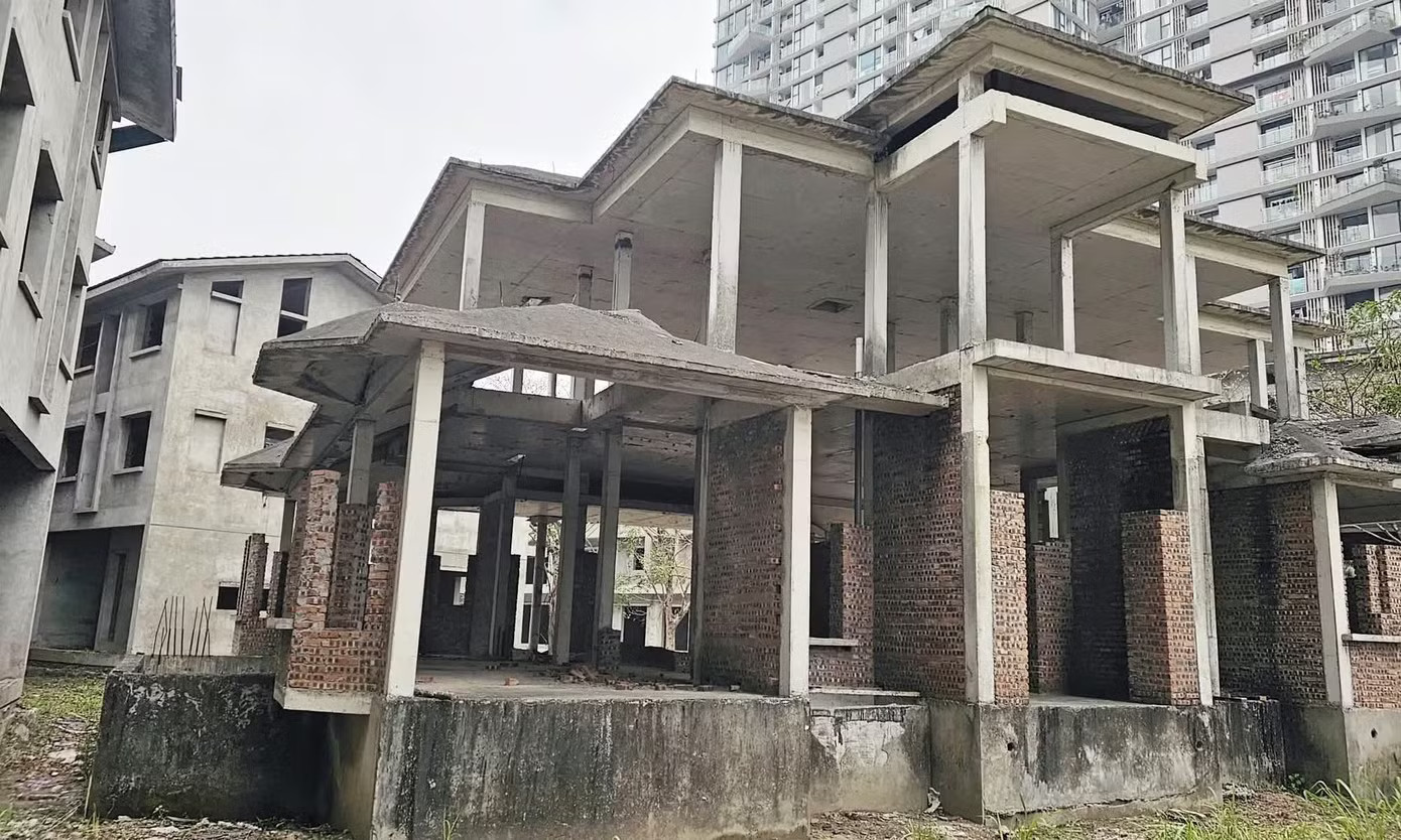 Bộ Tài chính đề xuất áp thuế suất 0,2% đối với đất bỏ hoang, không đưa vào sử dụng hoặc chậm đưa vào sử dụng. Ảnh: Phan Thiên. Câu hỏi 'nóng' liên quan đề xuất áp thuế cao gấp 7 lần với đất bỏ hoang - Ảnh 1.