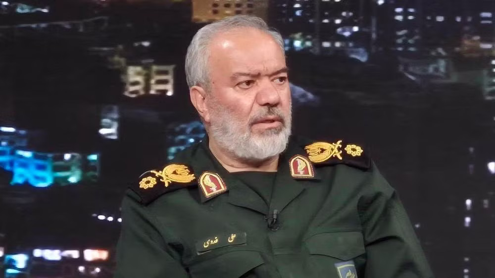 Chuẩn đô đốc Ali Fadavi, quan chức cấp cao Lực lượng Vệ binh Cách mạng Hồi giáo Iran (IRGC). Iran tuyên bố lực lượng Mỹ đã rút lui hơn 1.000 km khỏi biên giới - Ảnh 1.