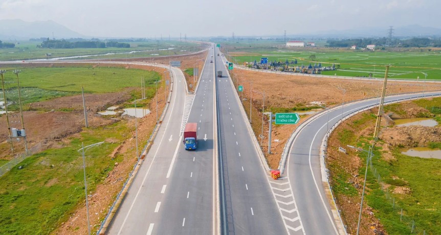Cao tốc Bắc - Nam đoạn Mai Sơn - QL45 trong phạm vi nghiên cứu mở rộng từ 4 làn xe lên 6 làn xe.