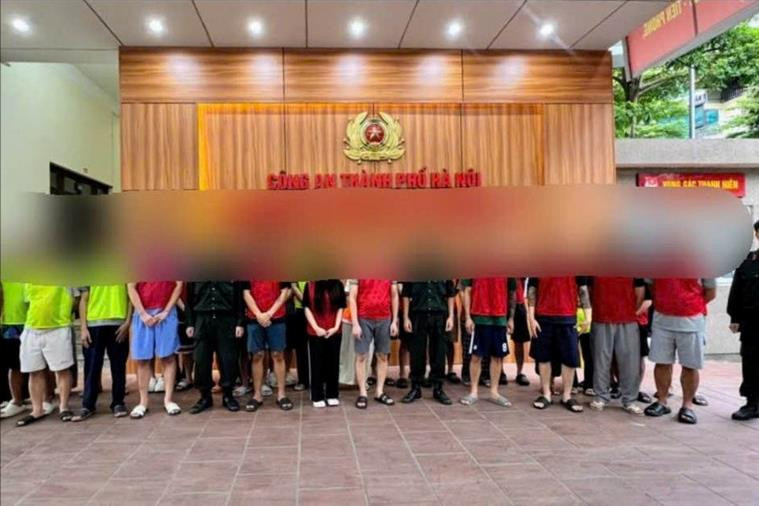 Khám xét khẩn cấp 13 địa điểm tại Hà Nội và TP. HCM, khởi tố Trần Minh Đức cùng 20 bị can, thu giữ 122.972 thiết bị y tế, thuốc trị giá hơn 70 tỷ đồng