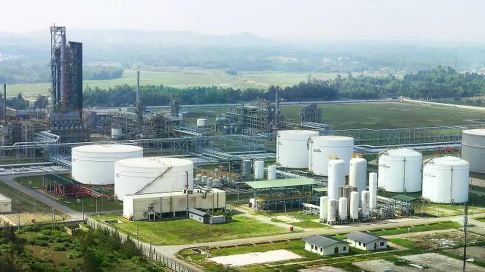 Giá năng lượng và nguyên nhiên vật liệu thế giới có thể biến động làm gián đoạn vận tải và chi phí logistics tăng cao. Ảnh minh họa. Lạm phát 'chạm trần' 4,5%, dư địa nào cho những tháng cuối năm? - Ảnh 1.
