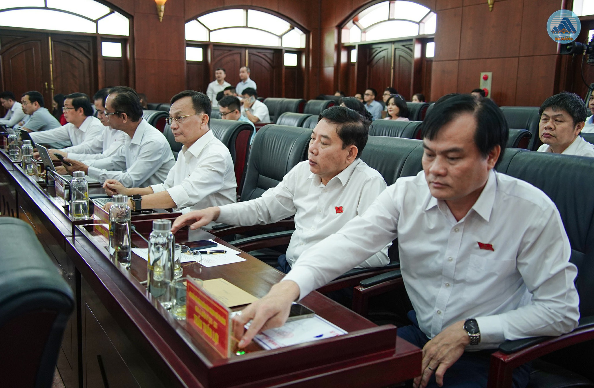 hoi-sinh-toa-thap-21-tang-cua-kinh-bac.jpg