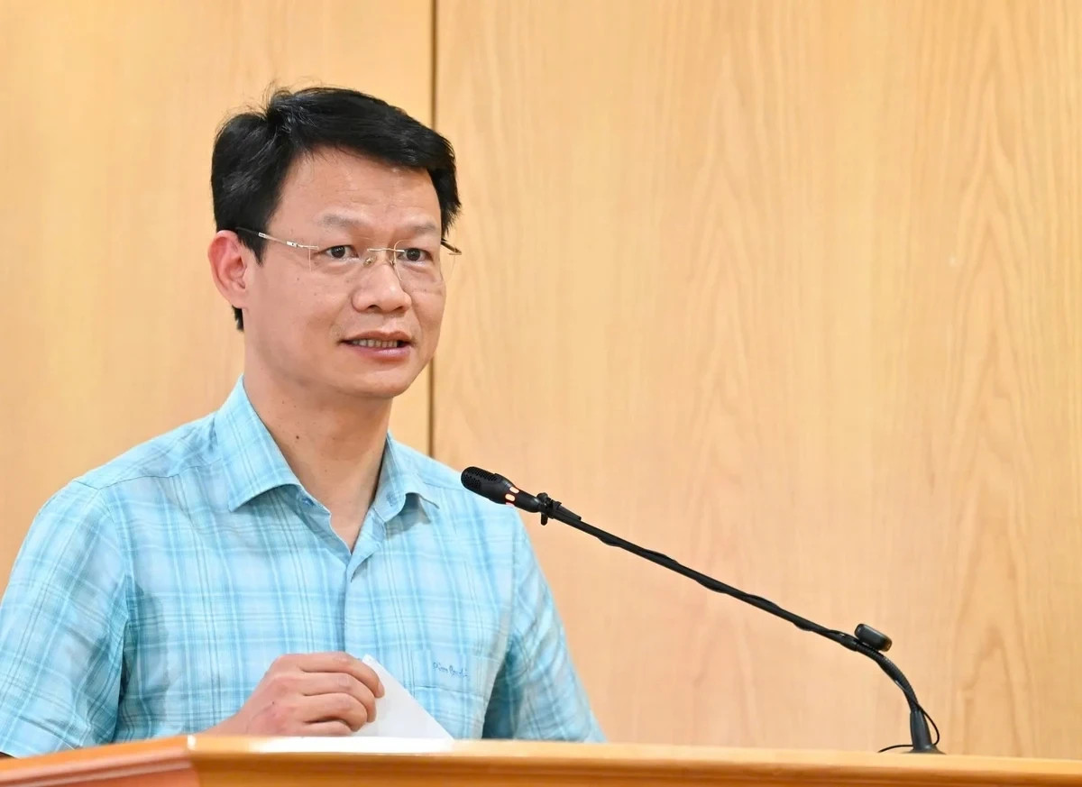 7-10-ong-pham-van-quan-185320_797-200459.webp